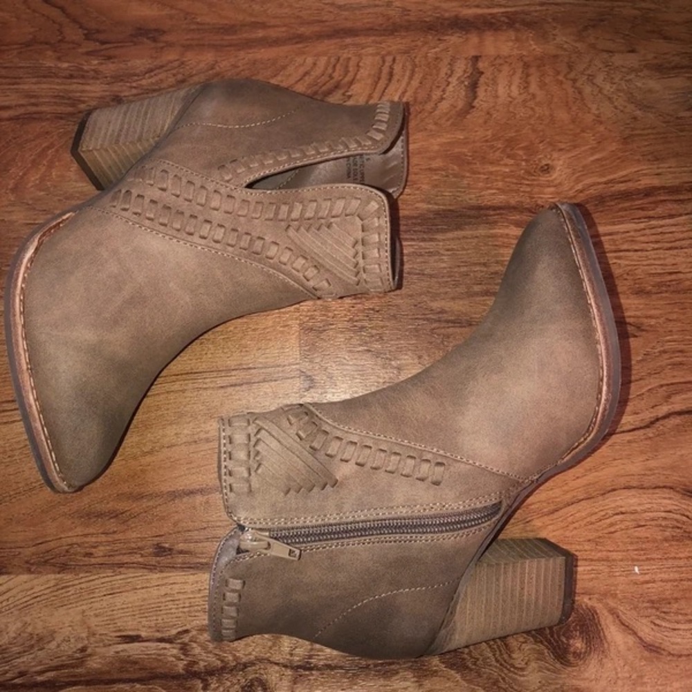 Stylish Brown Heeled Ankle Boots for Women